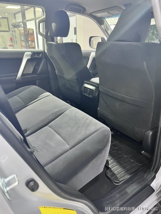 中東版豐田柴油霸道2800扭矩大油耗低港口現(xiàn)車可分期購車