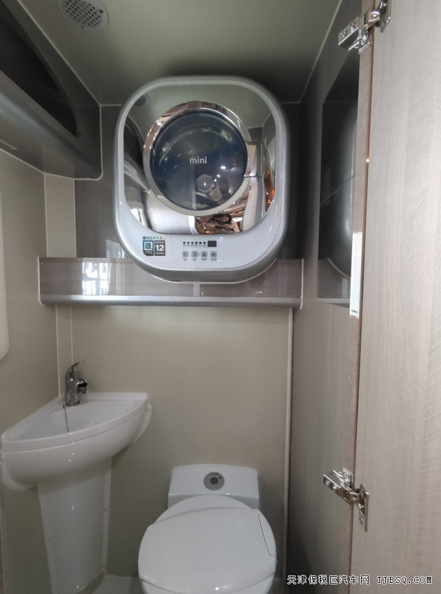 C型房車加版道奇公羊攀巖者R700（縱床）開啟你的自由生活
