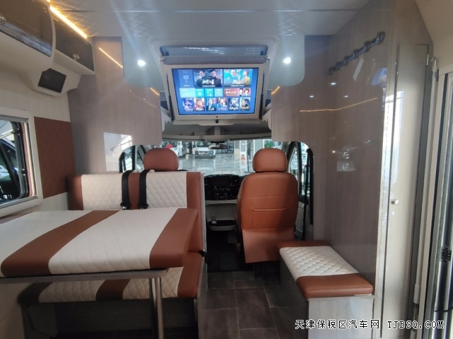 C型房車加版道奇公羊攀巖者R700（縱床）開啟你的自由生活