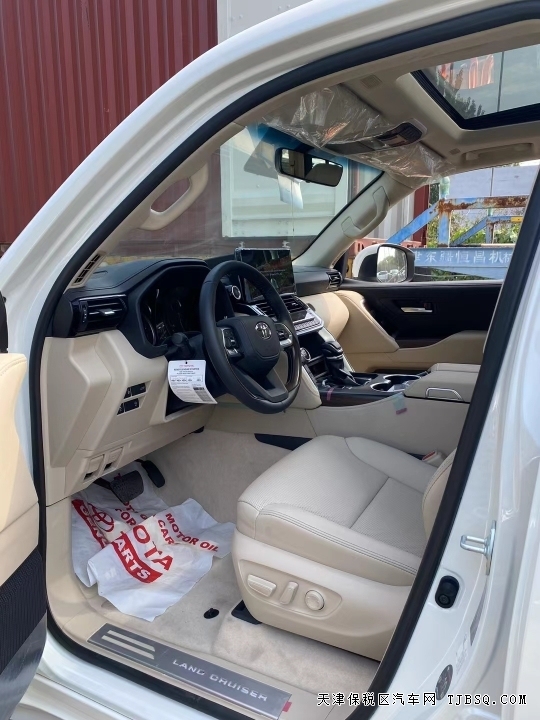 中東版豐田L(fēng)C300酷路澤3.5TT展廳現(xiàn)車(chē)年底大促中全國(guó)可分期購(gòu)車(chē)