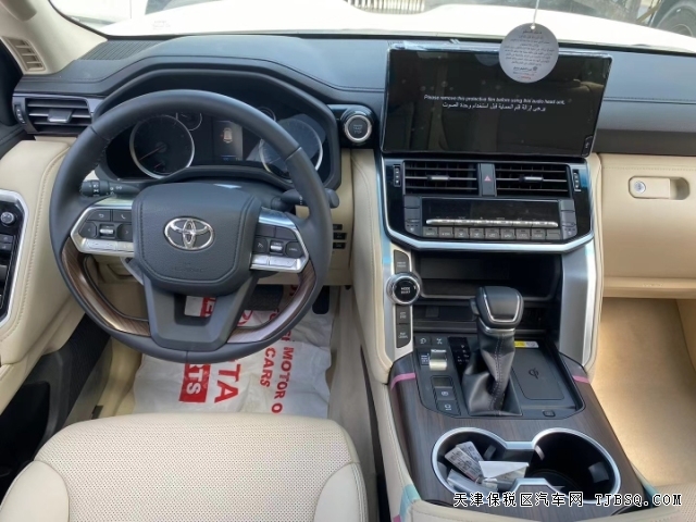 中東版豐田L(fēng)C300酷路澤3.5TT展廳現(xiàn)車(chē)年底大促中全國(guó)可分期購(gòu)車(chē)