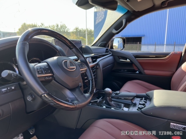 平行進口中東版雷克薩斯LX570港口最后一排5.7L自然吸氣發(fā)動機