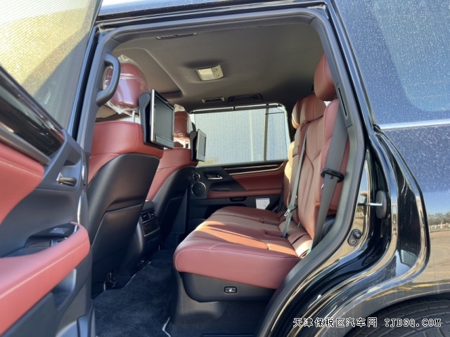 平行進口中東版雷克薩斯LX570港口最后一排5.7L自然吸氣發(fā)動機