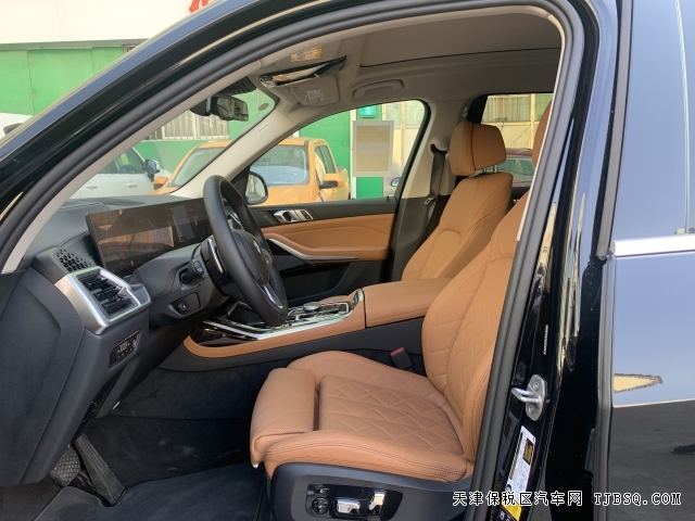 平行進(jìn)口23款寶馬X7價(jià)格崩盤(pán)基礎(chǔ)版只需要八十多萬(wàn)港口大量現(xiàn)車(chē)