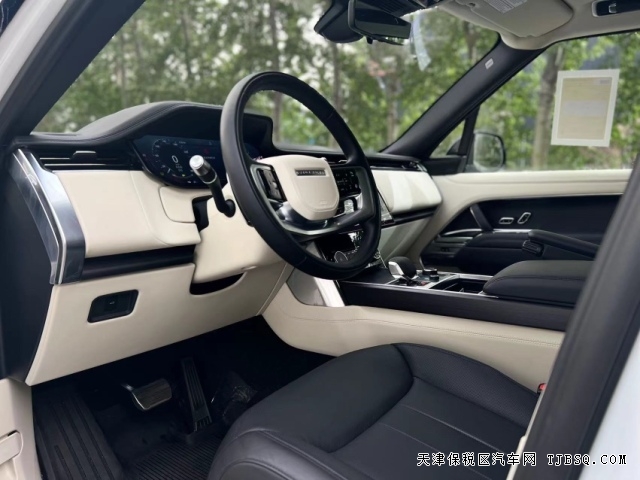 路虎攬勝行政4.4T加長(zhǎng)版天津港口現(xiàn)車全國(guó)可分期低息購(gòu)車