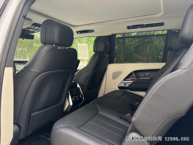路虎攬勝行政4.4T加長(zhǎng)版天津港口現(xiàn)車全國(guó)可分期低息購(gòu)車