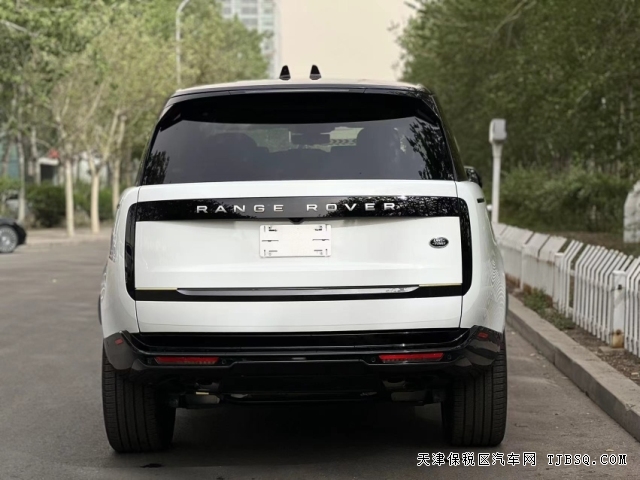 路虎攬勝行政4.4T加長(zhǎng)版天津港口現(xiàn)車全國(guó)可分期低息購(gòu)車