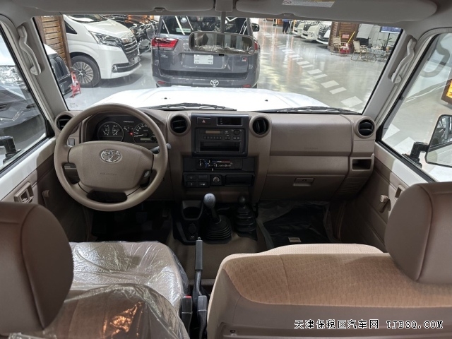 中東版豐田酷路澤LC78運(yùn)兵版一款專注于硬派越野長(zhǎng)途穿越的神車(chē)