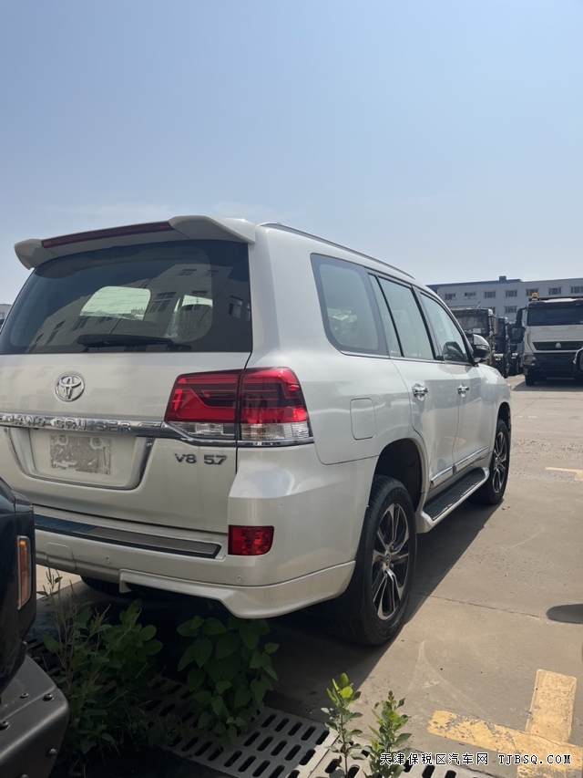 蘭德酷路澤最大排量豐田5700自吸大V8港口最后的一批國六現(xiàn)車