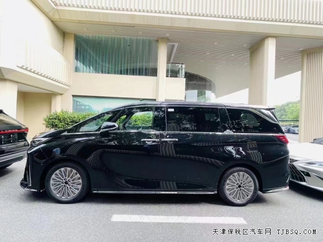 全新升級(jí)改款雷克薩斯24款LM500搭載2.4T發(fā)動(dòng)機(jī)引領(lǐng)商務(wù)車領(lǐng)域新潮流