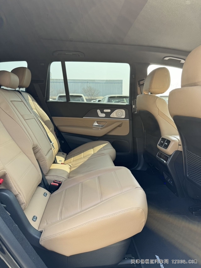 商務(wù)氣場(chǎng)2024款奔馳GLS450豪華大型SUV對(duì)比年后售價(jià)進(jìn)一步下跌最行情