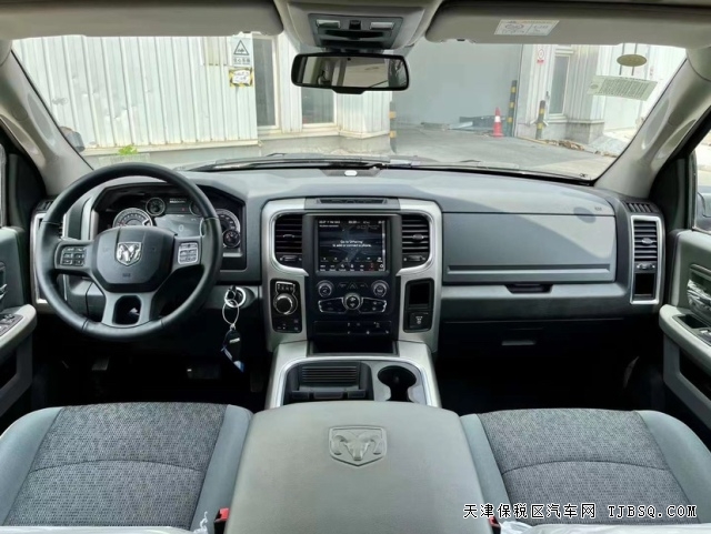 庫存平行進口道奇公羊1500黑曜運動版5.7L港口現(xiàn)車包牌包稅36萬