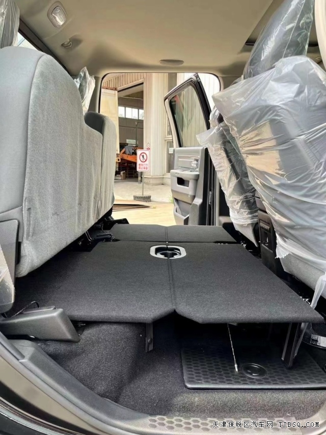 庫存平行進口道奇公羊1500黑曜運動版5.7L港口現(xiàn)車包牌包稅36萬