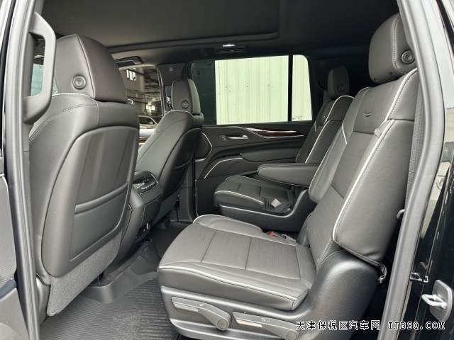 23款加版凱迪拉克凱雷德加長柴油3.0T港口現(xiàn)車最新行情
