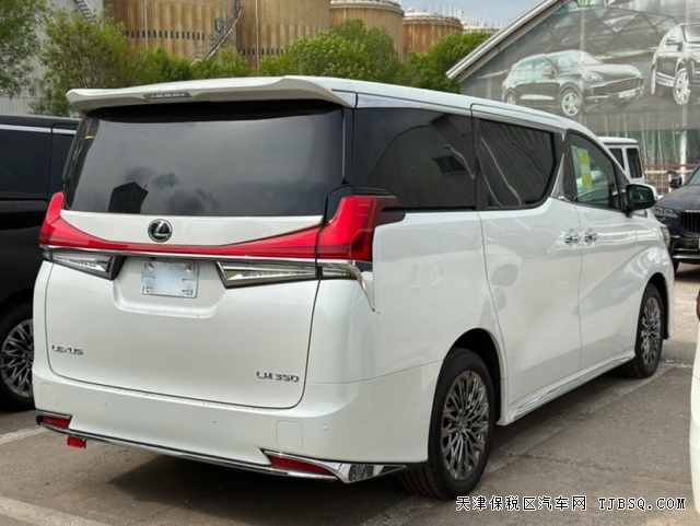 國六B23款雷克薩斯LM350豪華商務(wù)車搭載3.5L發(fā)動機(jī)港口絕版車型