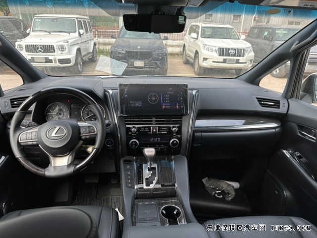 國六B23款雷克薩斯LM350豪華商務(wù)車搭載3.5L發(fā)動機(jī)港口絕版車型