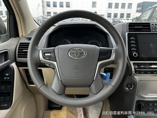 一箱油續(xù)航1000多公里的中東版霸道2800柴油版港口火爆車型