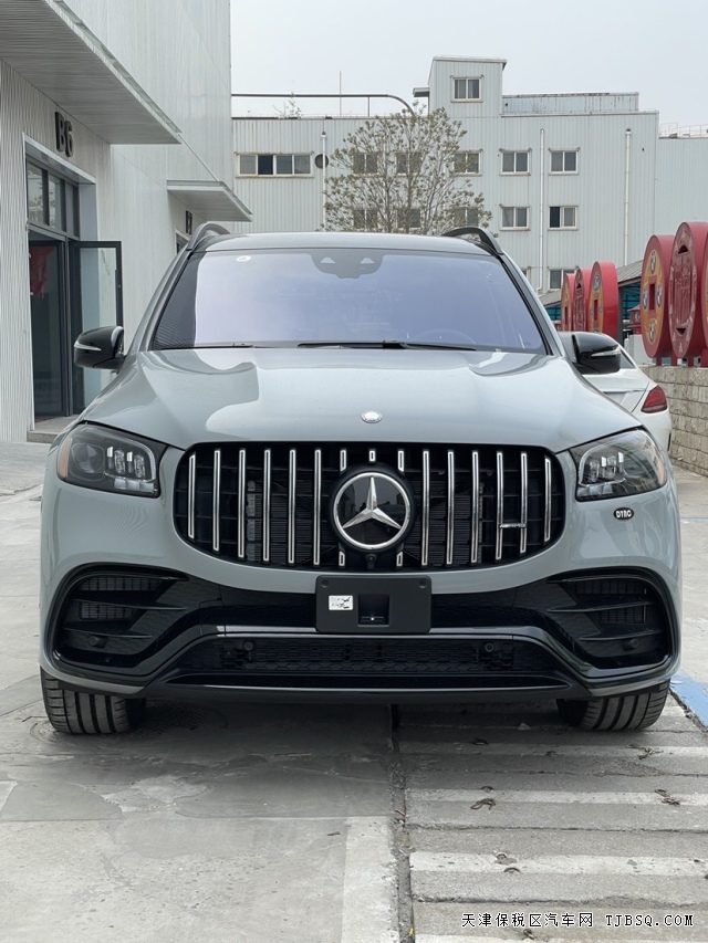 百公里加速4.4秒2024款奔馳AMG GLS63八缸加持西裝暴徒