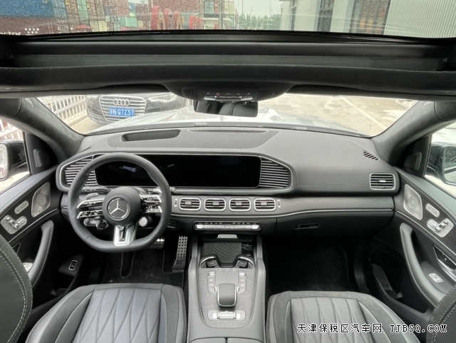 百公里加速4.4秒2024款奔馳AMG GLS63八缸加持西裝暴徒