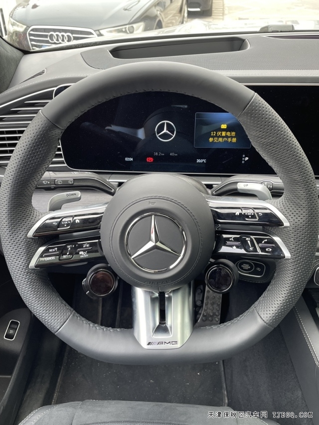 百公里加速4.4秒2024款奔馳AMG GLS63八缸加持西裝暴徒