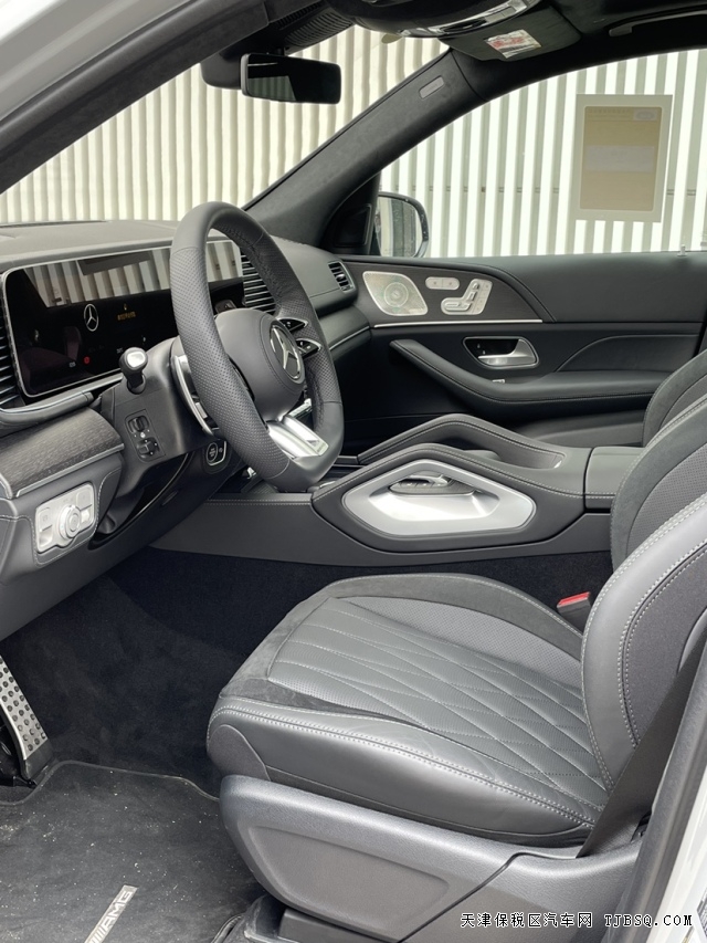 百公里加速4.4秒2024款奔馳AMG GLS63八缸加持西裝暴徒