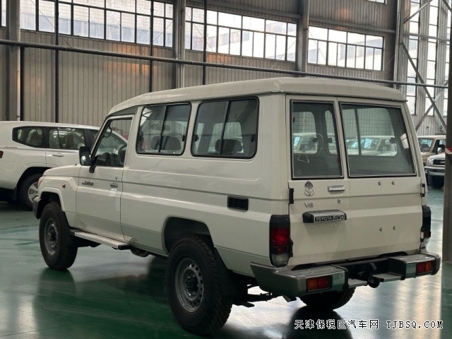 中東版豐田酷路澤LC78運(yùn)兵版一款專注于硬派越野長(zhǎng)途穿越的神車(chē)