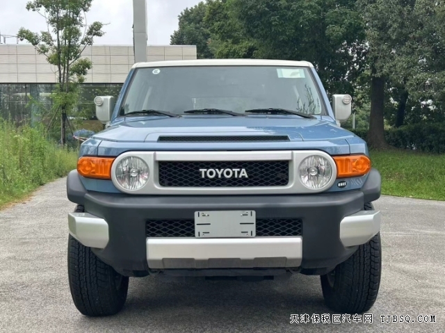 平行進口中東版豐田FJ酷路澤4.0復(fù)古造型沙漠小王子港口現(xiàn)車