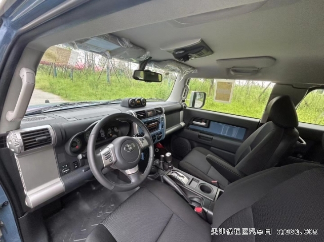 平行進口中東版豐田FJ酷路澤4.0復(fù)古造型沙漠小王子港口現(xiàn)車