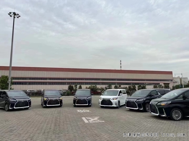 國六B23款雷克薩斯LM350豪華商務(wù)車搭載3.5L發(fā)動機(jī)港口絕版車型