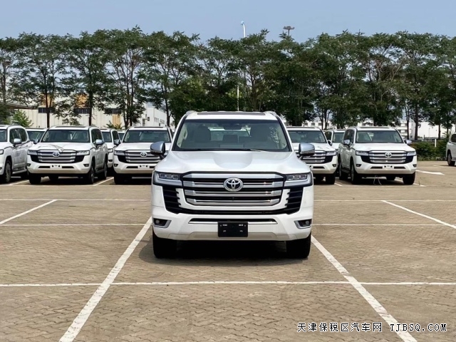 庫(kù)存中東版豐田L(fēng)C300酷路澤3.5T高配VXR版港口賠錢甩賣中