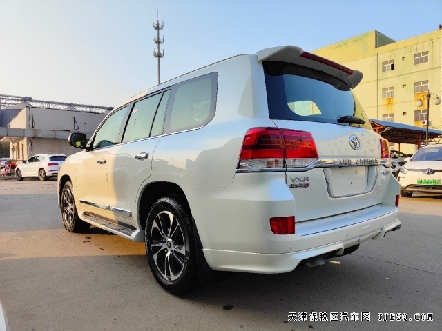 絕版大V8中東版豐田酷路澤5700天津港口最后的車源全國落戶
