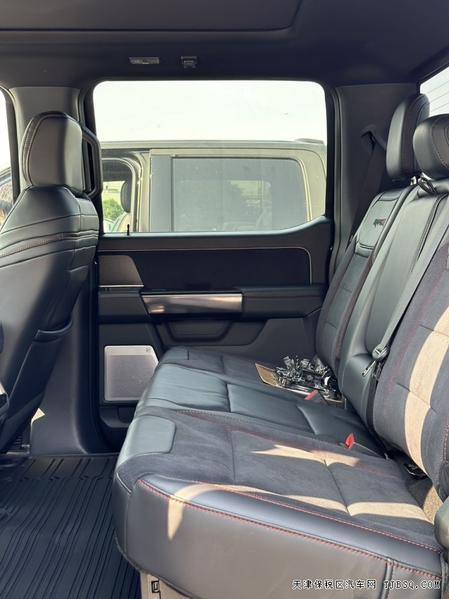 24款美規(guī)福特猛禽R版Raptor 5.2T機(jī)械增壓港口國六現(xiàn)車