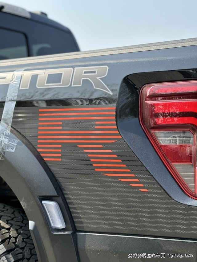 24款美規(guī)福特猛禽R版Raptor 5.2T機(jī)械增壓港口國六現(xiàn)車