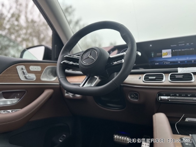24款美規(guī)奔馳GLS450七座AMG包黑外棕內(nèi)港口最具性價(jià)比車型