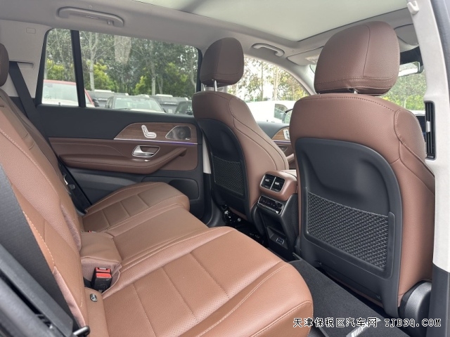 24款美規(guī)奔馳GLS450七座AMG包黑外棕內(nèi)港口最具性價(jià)比車型