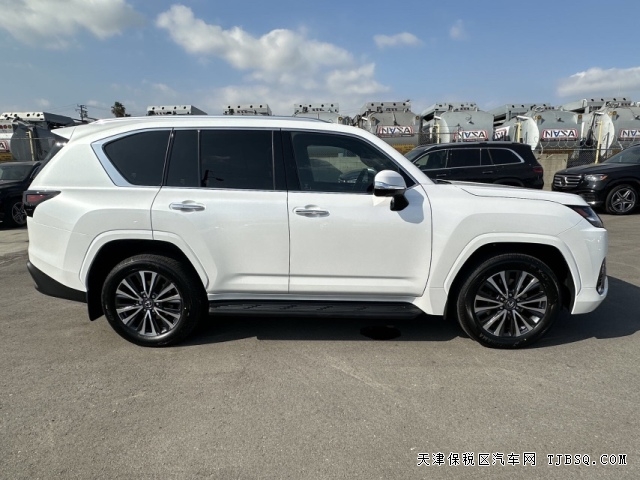 24款雷克薩斯LX600五座3.5T標(biāo)準(zhǔn)版港口現(xiàn)車落地價140多萬