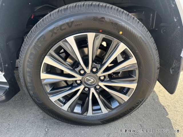 24款雷克薩斯LX600五座3.5T標(biāo)準(zhǔn)版港口現(xiàn)車落地價140多萬