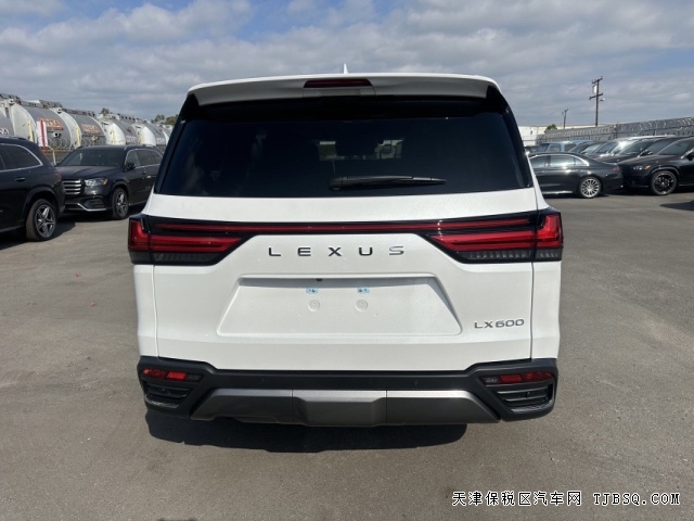 24款雷克薩斯LX600五座3.5T標(biāo)準(zhǔn)版港口現(xiàn)車落地價140多萬