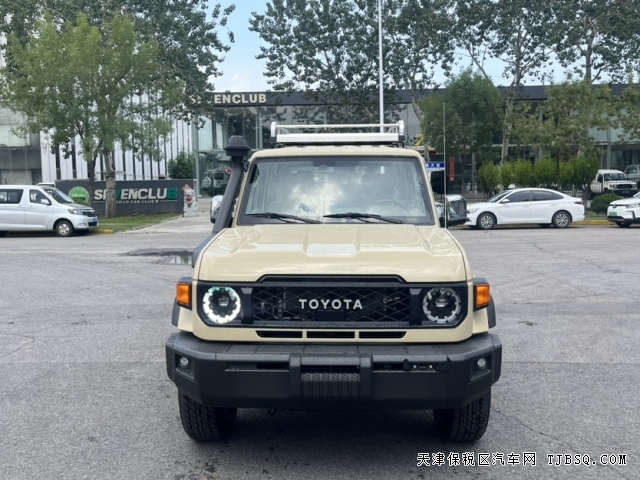 24款中東版自動(dòng)擋酷路澤LC76柴油2.8T梅花燈現(xiàn)車港口行情參數(shù)
