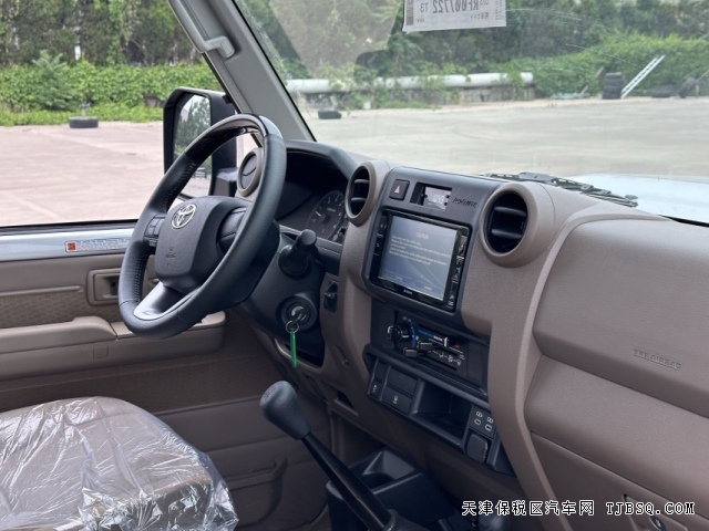 中東版D4D柴油V8酷路澤LC76手動(dòng)4.5T硬派越野王者