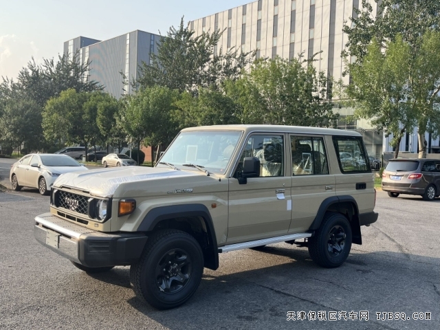 24款酷路澤LC76自動(dòng)擋汽油4.0L自定車源港口售價(jià)88萬起
