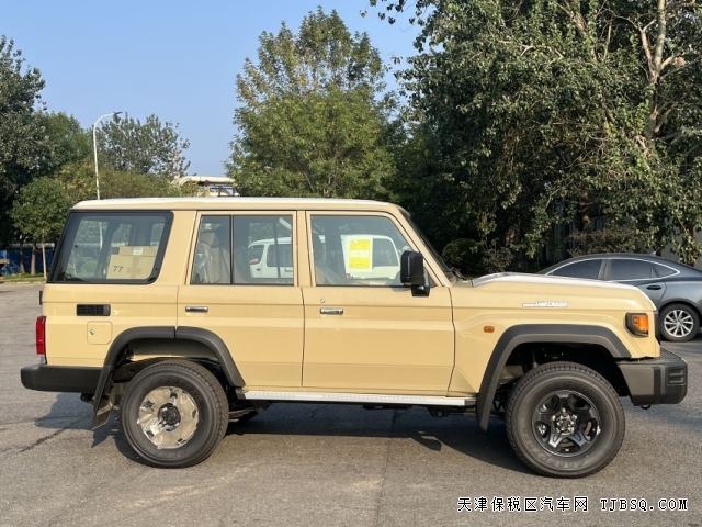 24款酷路澤LC76自動(dòng)擋汽油4.0L自定車源港口售價(jià)88萬起