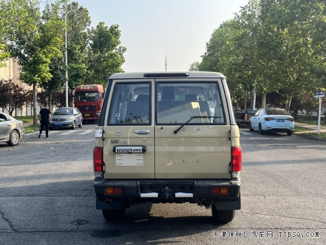 24款酷路澤LC76自動(dòng)擋汽油4.0L自定車源港口售價(jià)88萬起