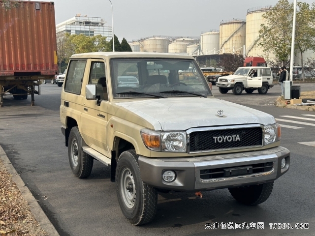 23款中東版豐田L(fēng)C71手動(dòng)4.0L兩把鎖運(yùn)兵版清庫(kù)存