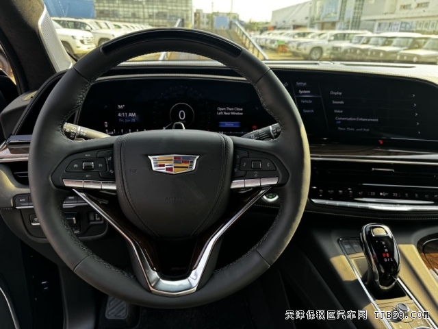 集安全舒適性于一體的24款凱迪拉克凱雷德6.2L豪華SUV港口現(xiàn)車