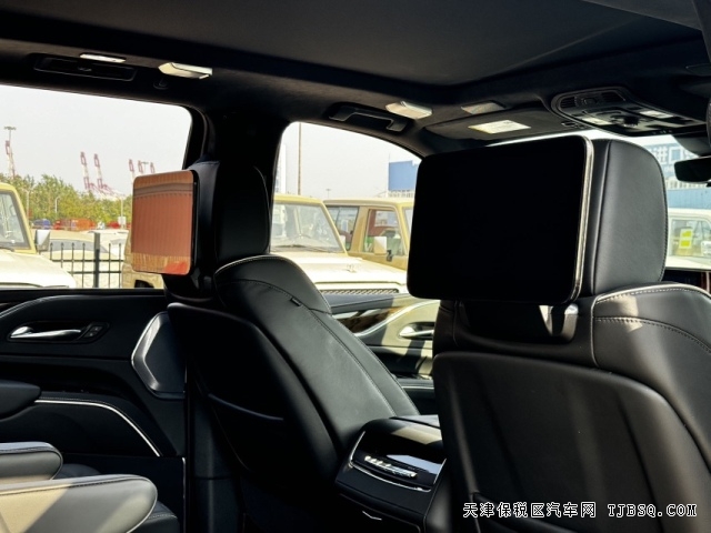 集安全舒適性于一體的24款凱迪拉克凱雷德6.2L豪華SUV港口現(xiàn)車