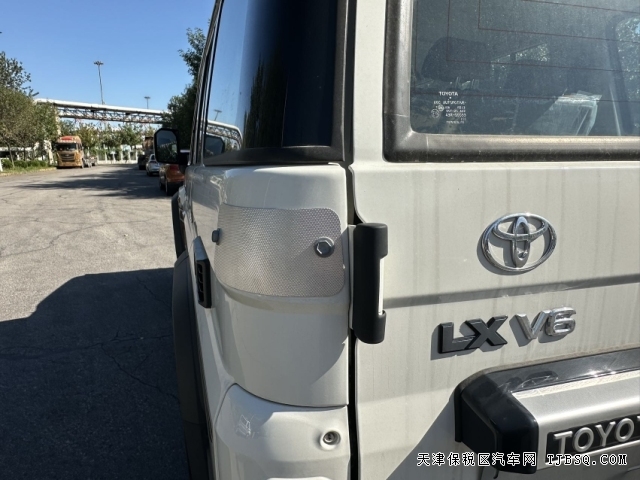 24款酷路澤LC76汽油4.0自動擋次頂配絞盤涉水喉88萬起