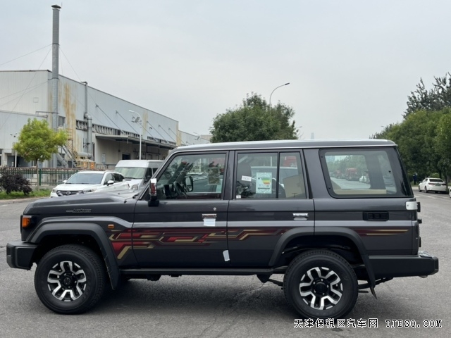 自動擋24款LC76柴油2.8T高功率兩把鎖的硬派越野車