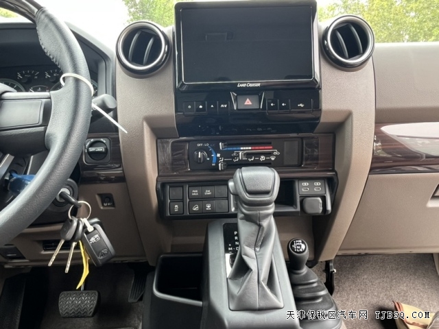 自動擋24款LC76柴油2.8T高功率兩把鎖的硬派越野車
