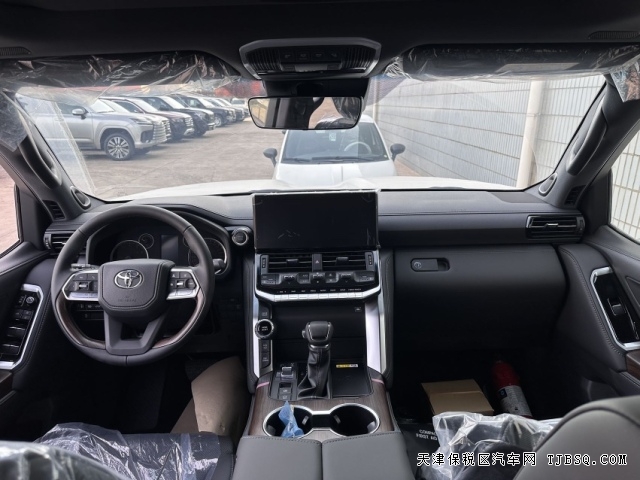 24款豐田酷路澤LC300GXR科威特滿配3.5TT港口最優(yōu)質(zhì)車型